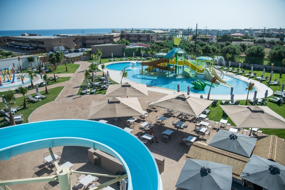 Senseana Sea Side Resort & Aquadventure - All Inclusive — Swimming pool in Analipsi