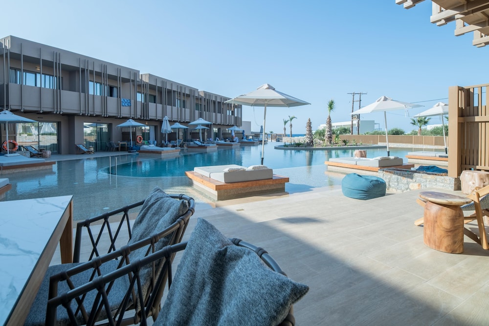 Senseana Sea Side Resort & Aquadventure - All Inclusive — Swimming pool in Analipsi