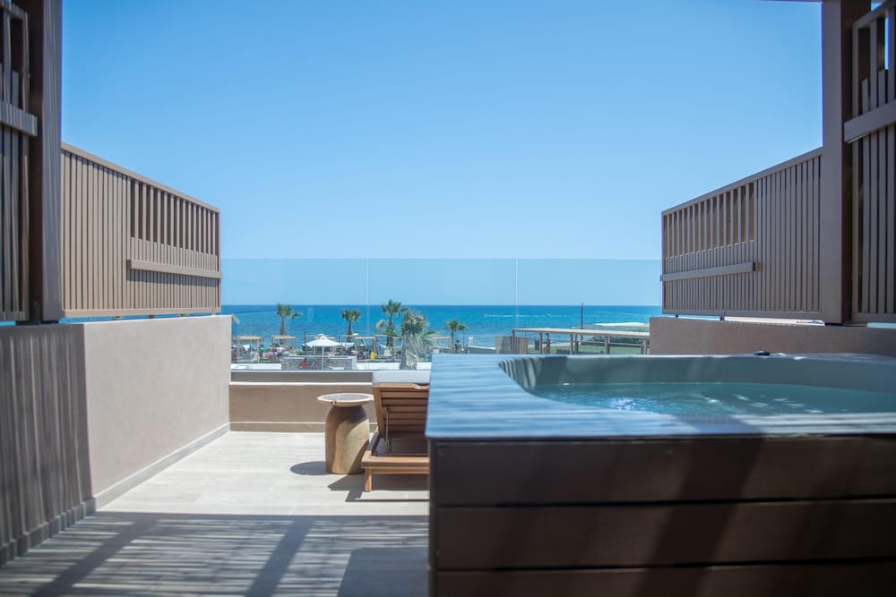 Senseana Sea Side Resort & Aquadventure - All Inclusive — Hotel rooms in Analipsi