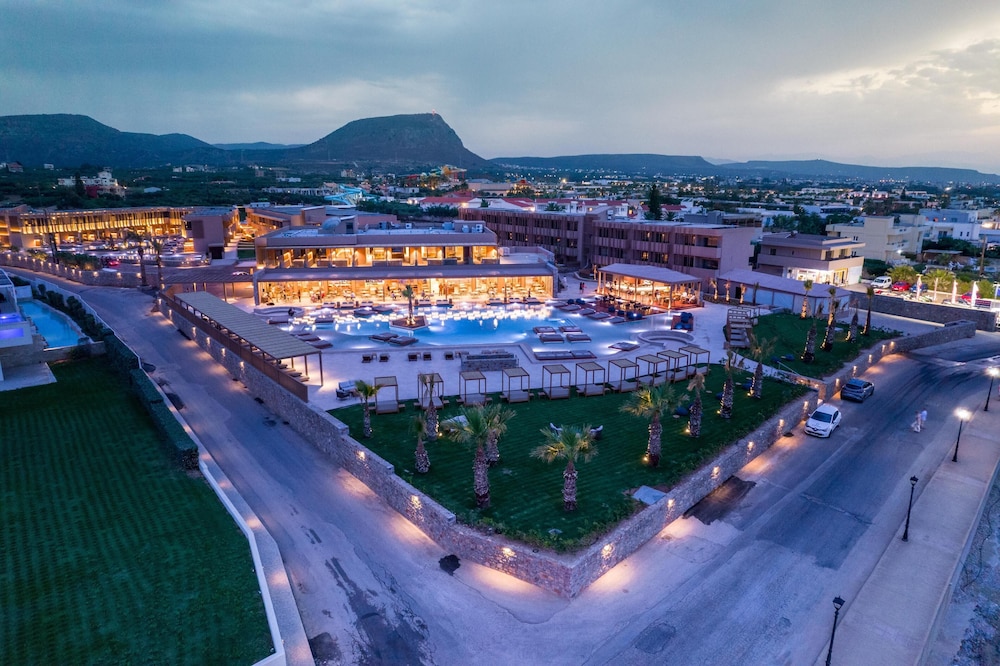 Senseana Sea Side Resort & Aquadventure - All Inclusive — Hotel building in Analipsi