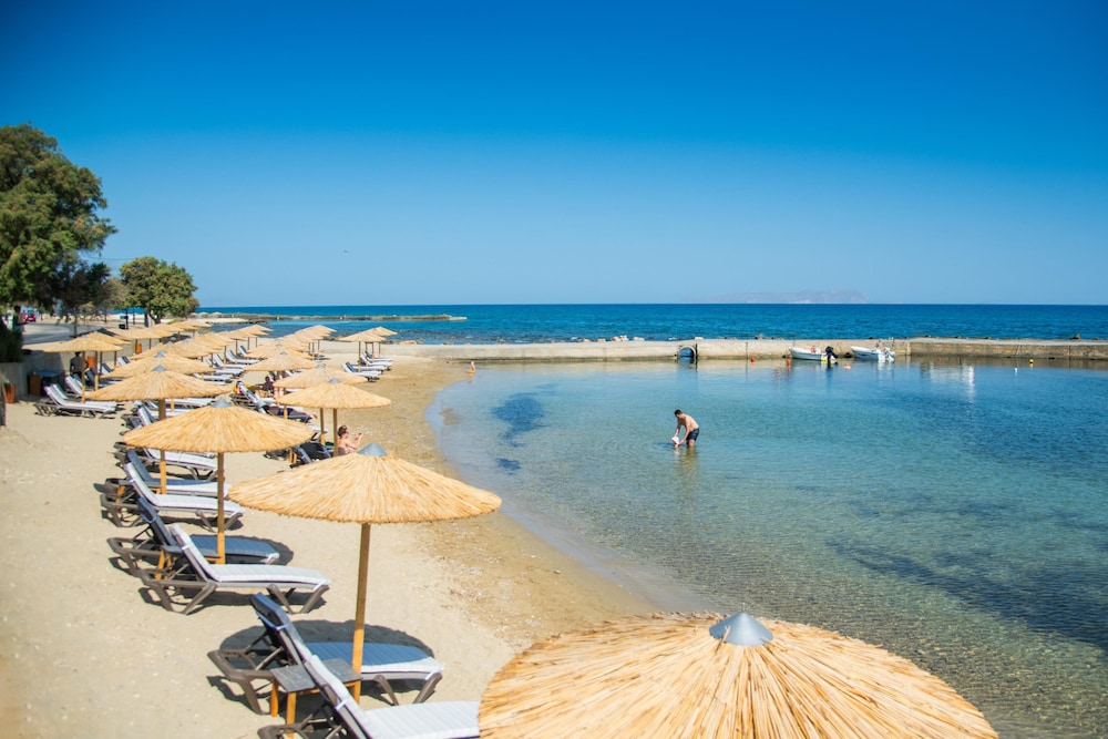 Senseana Sea Side Resort & Aquadventure - All Inclusive — Beach in Analipsi