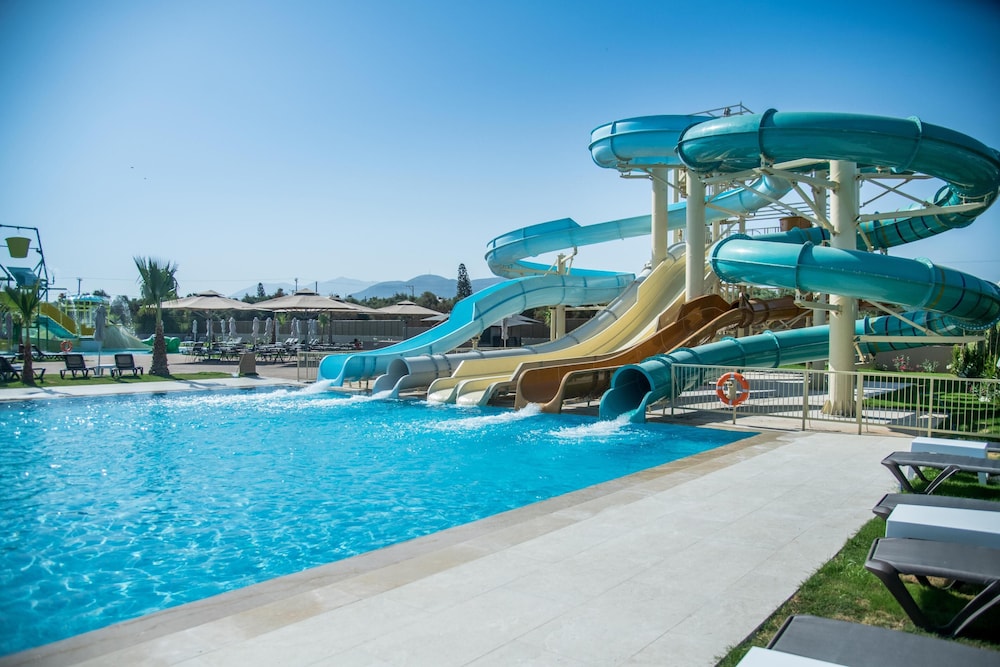 Senseana Sea Side Resort & Aquadventure - All Inclusive — Swimming pool in Analipsi