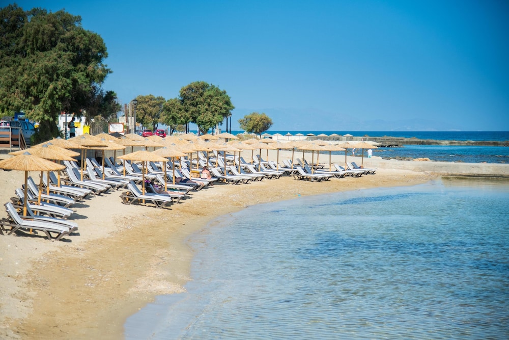 Senseana Sea Side Resort & Aquadventure - All Inclusive — Beach in Analipsi
