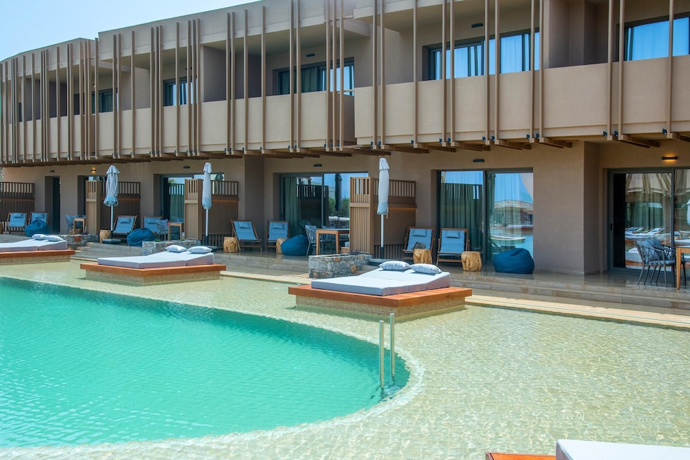 Senseana Sea Side Resort & Aquadventure - All Inclusive — Hotel building in Analipsi