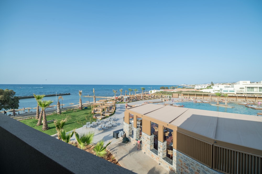 Senseana Sea Side Resort & Aquadventure - All Inclusive — Beach in Analipsi