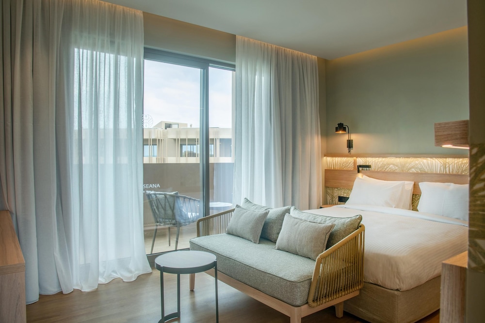 Senseana Sea Side Resort & Aquadventure - All Inclusive — Hotel rooms in Analipsi