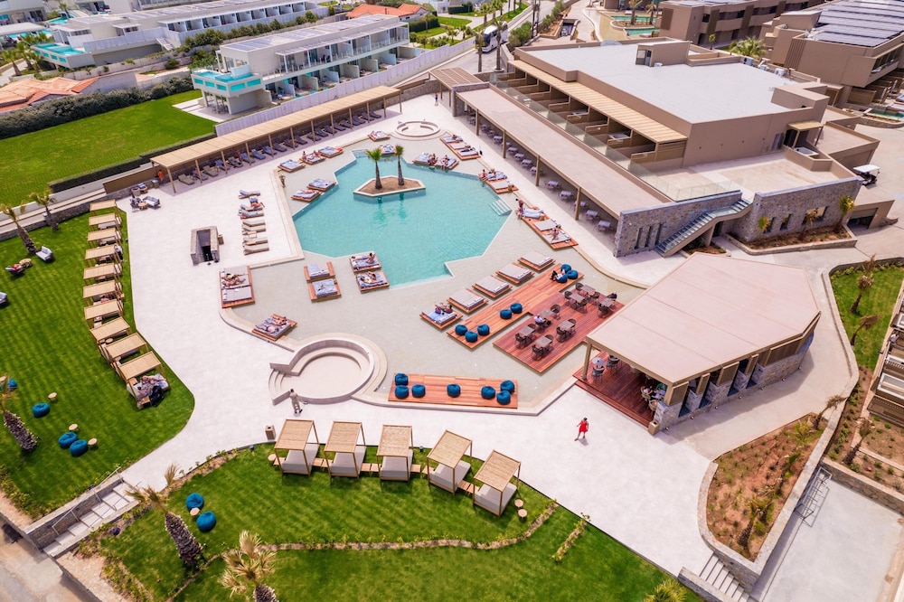 Senseana Sea Side Resort & Aquadventure - All Inclusive — Swimming pool in Analipsi