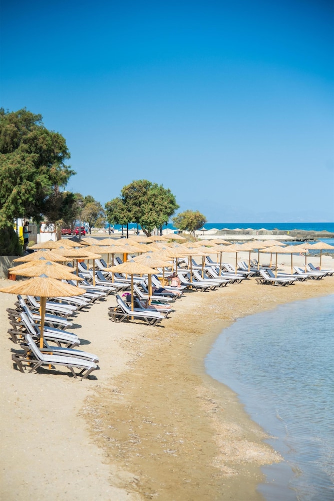 Senseana Sea Side Resort & Aquadventure - All Inclusive — Beach in Analipsi