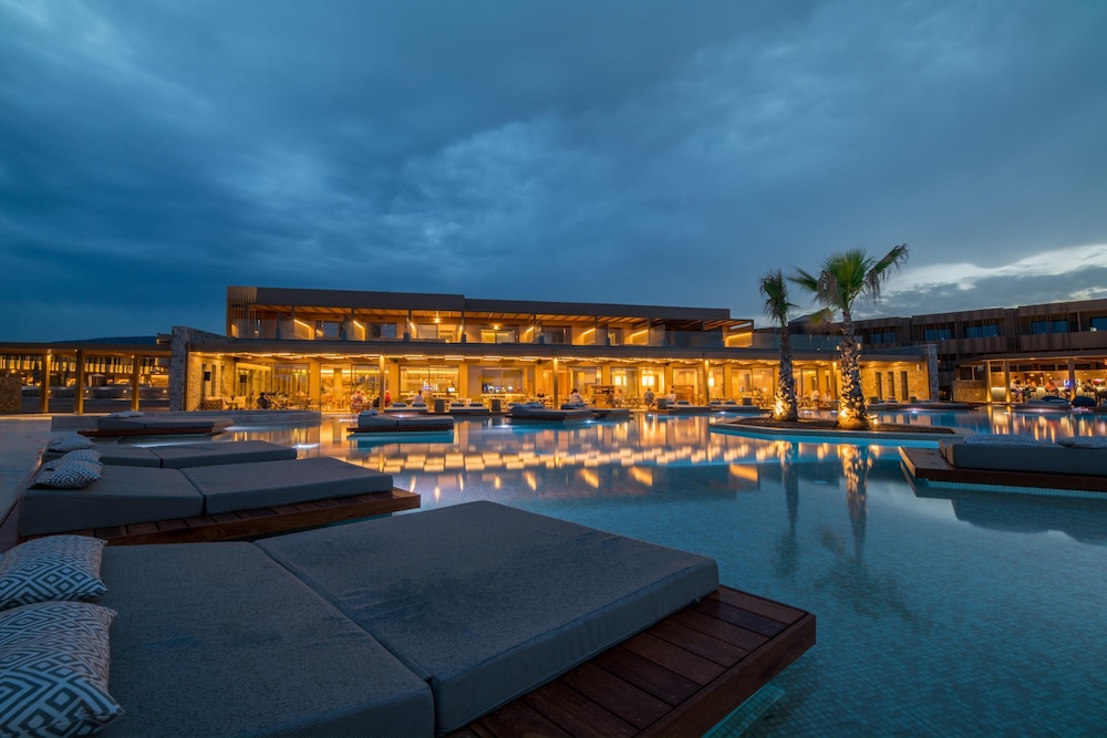 Senseana Sea Side Resort & Aquadventure - All Inclusive — Swimming pool in Analipsi