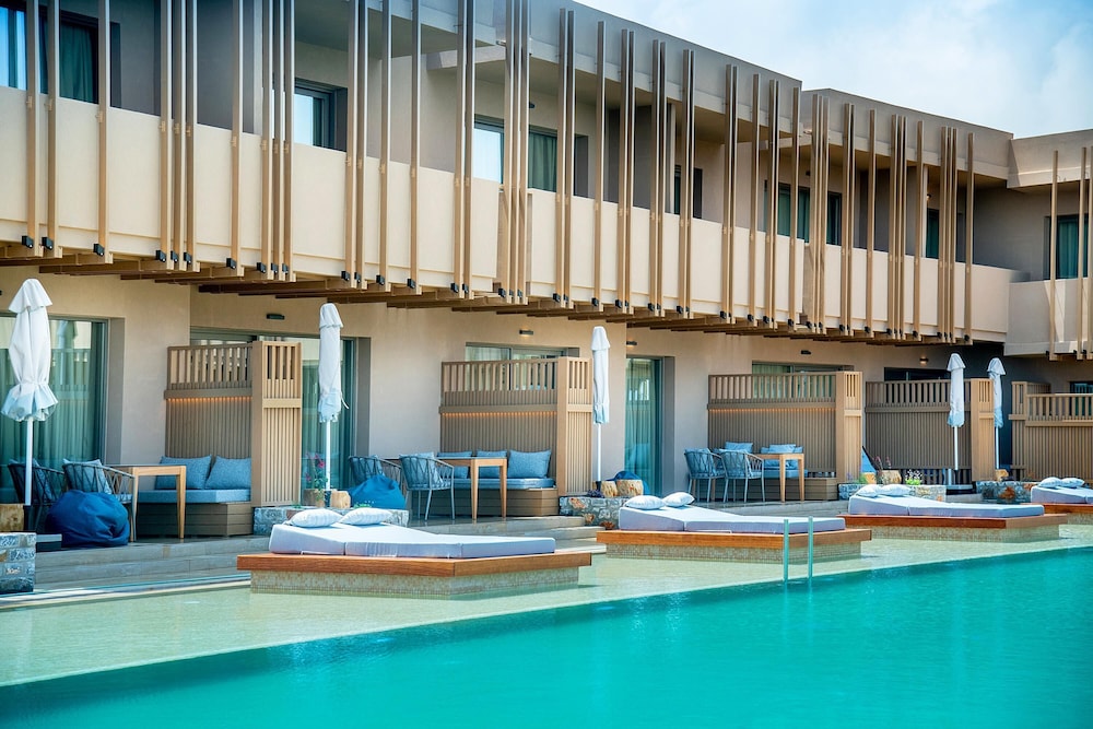 Senseana Sea Side Resort & Aquadventure - All Inclusive — Hotel building in Analipsi