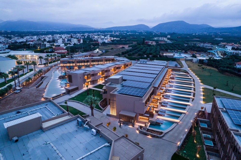 Senseana Sea Side Resort & Aquadventure - All Inclusive — Hotel building in Analipsi