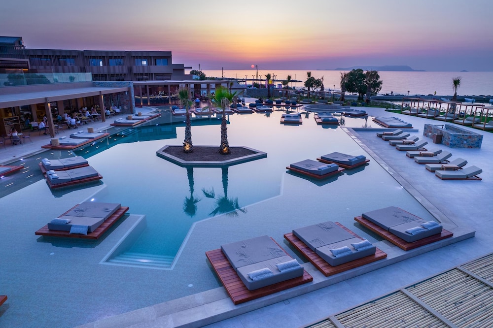 Senseana Sea Side Resort & Aquadventure - All Inclusive — Swimming pool in Analipsi