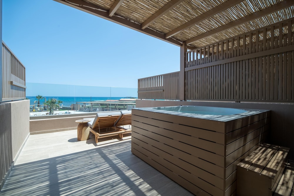 Senseana Sea Side Resort & Aquadventure - All Inclusive — Hotel rooms in Analipsi