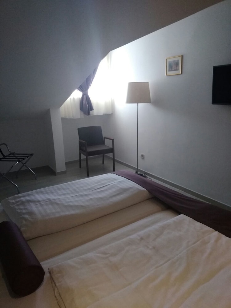 Hotel Biokovo — Hotel rooms in Makarska, Split-Dalmatia