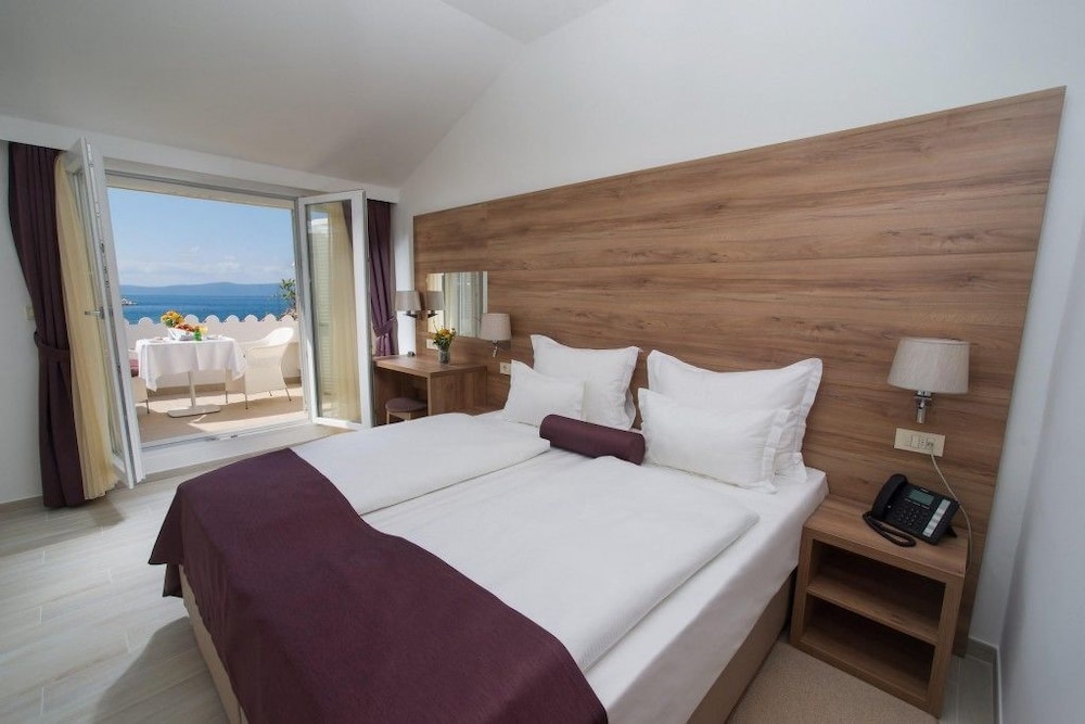 Hotel Biokovo — Hotel rooms in Makarska, Split-Dalmatia