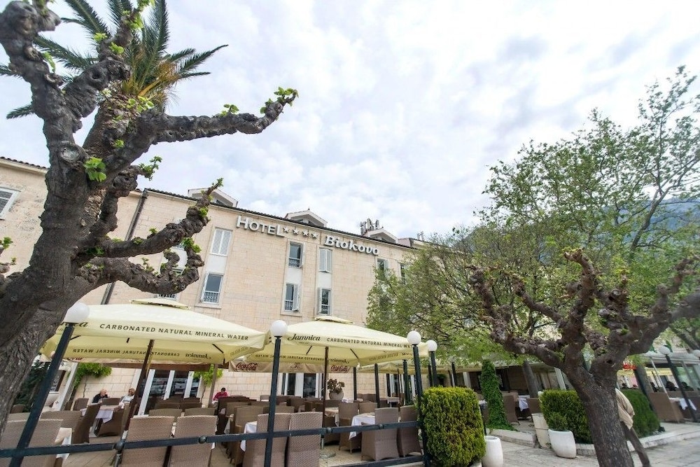 Hotel Biokovo — Hotel building in Makarska, Split-Dalmatia