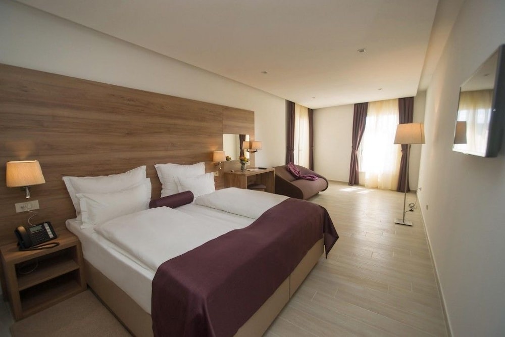 Hotel Biokovo — Hotel rooms in Makarska, Split-Dalmatia