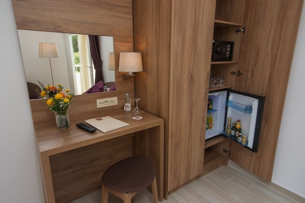 Hotel Biokovo — Hotel rooms in Makarska, Split-Dalmatia