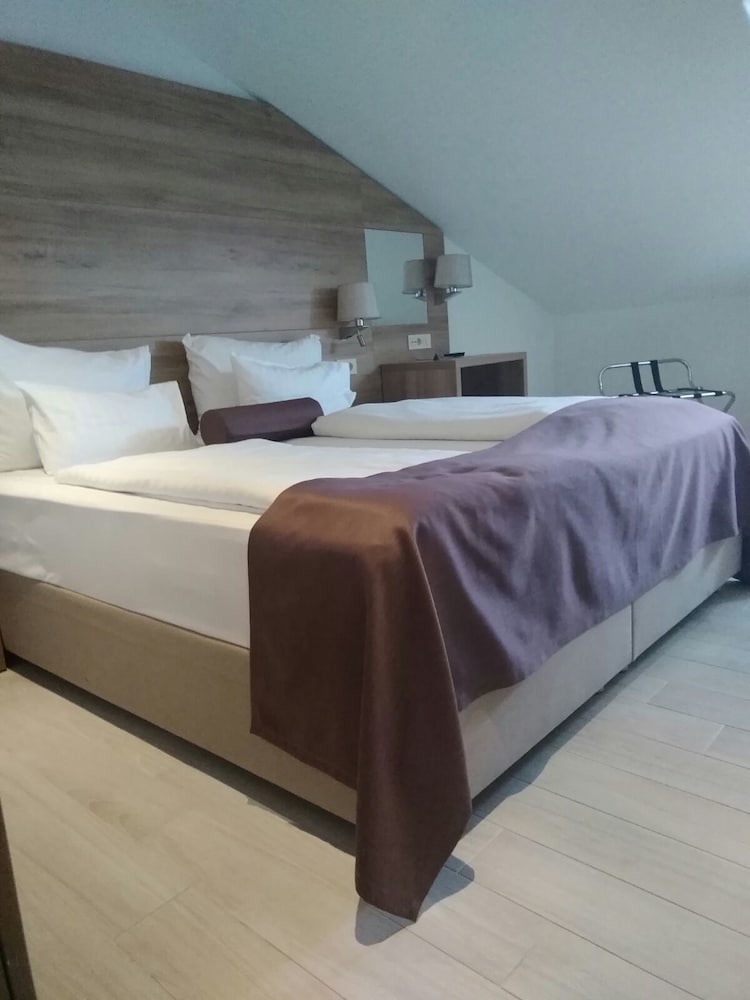 Hotel Biokovo — Hotel rooms in Makarska, Split-Dalmatia