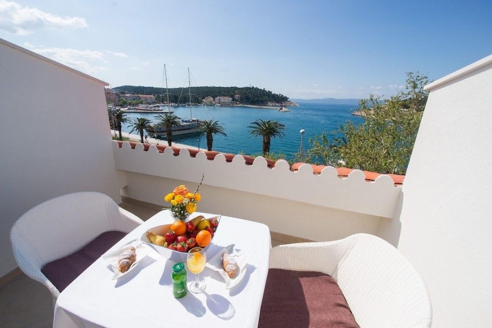 Hotel Biokovo — Hotel rooms in Makarska, Split-Dalmatia