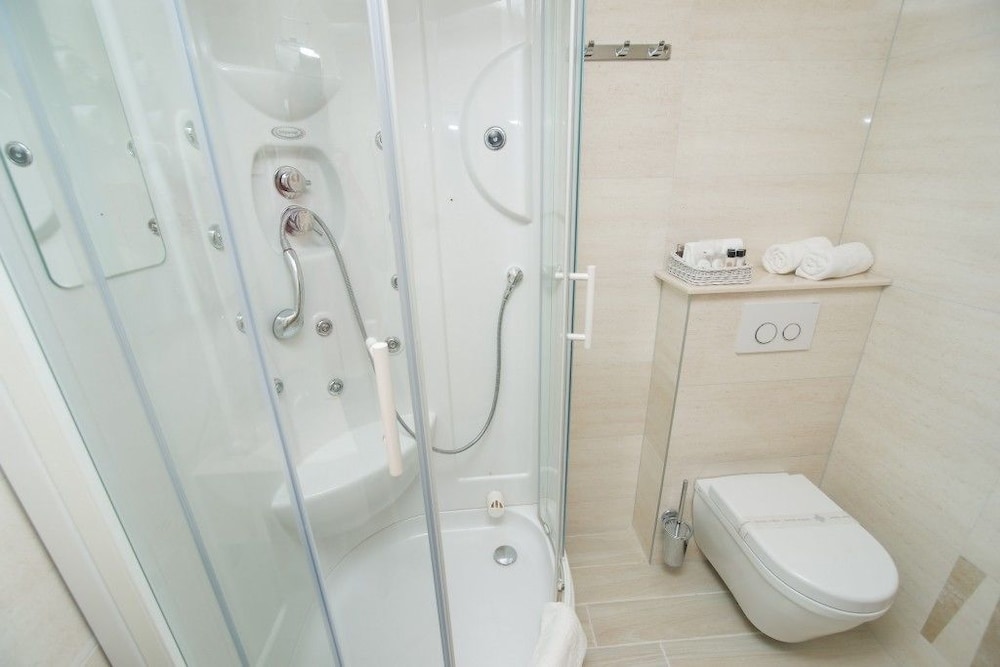 Hotel Biokovo — Hotel rooms in Makarska, Split-Dalmatia