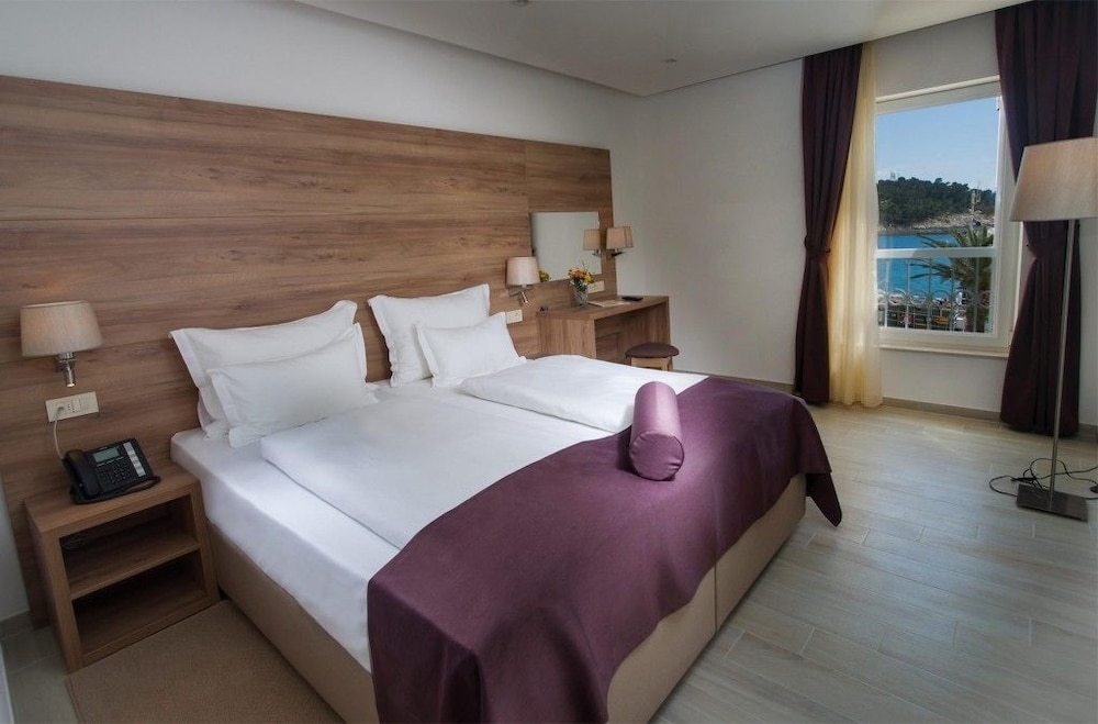 Hotel Biokovo — Hotel rooms in Makarska, Split-Dalmatia