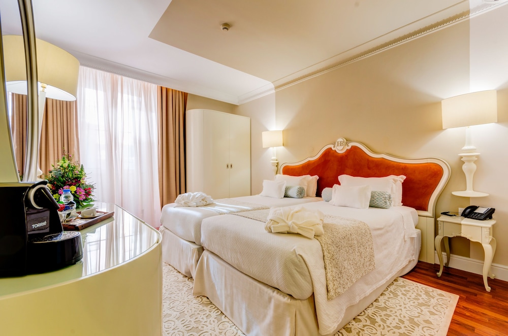Hotel Borges Chiado — Hotel rooms in Lisbon, Lisboa