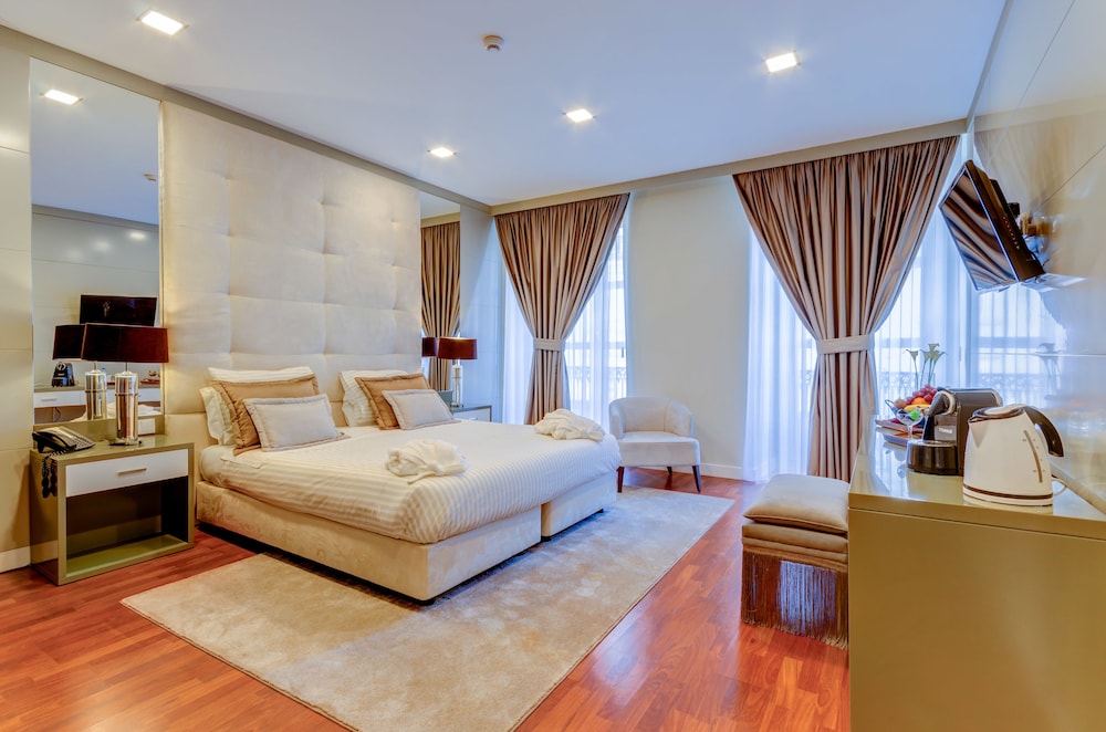 Hotel Borges Chiado — Hotel rooms in Lisbon, Lisboa