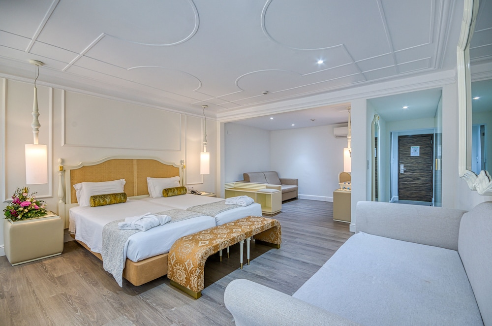 Hotel Borges Chiado — Hotel rooms in Lisbon, Lisboa