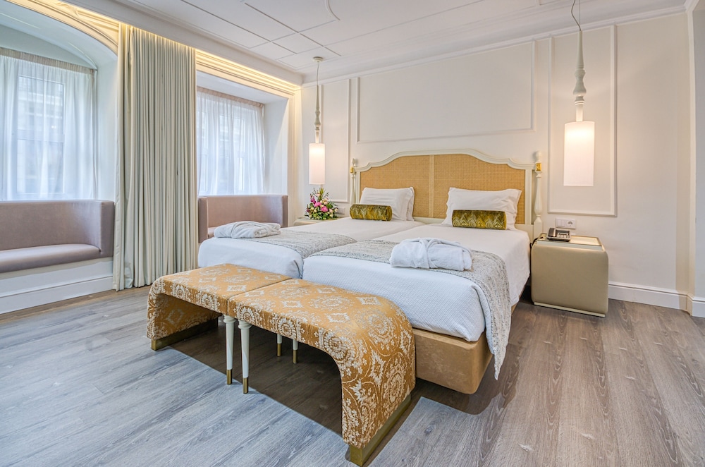 Hotel Borges Chiado — Hotel rooms in Lisbon, Lisboa