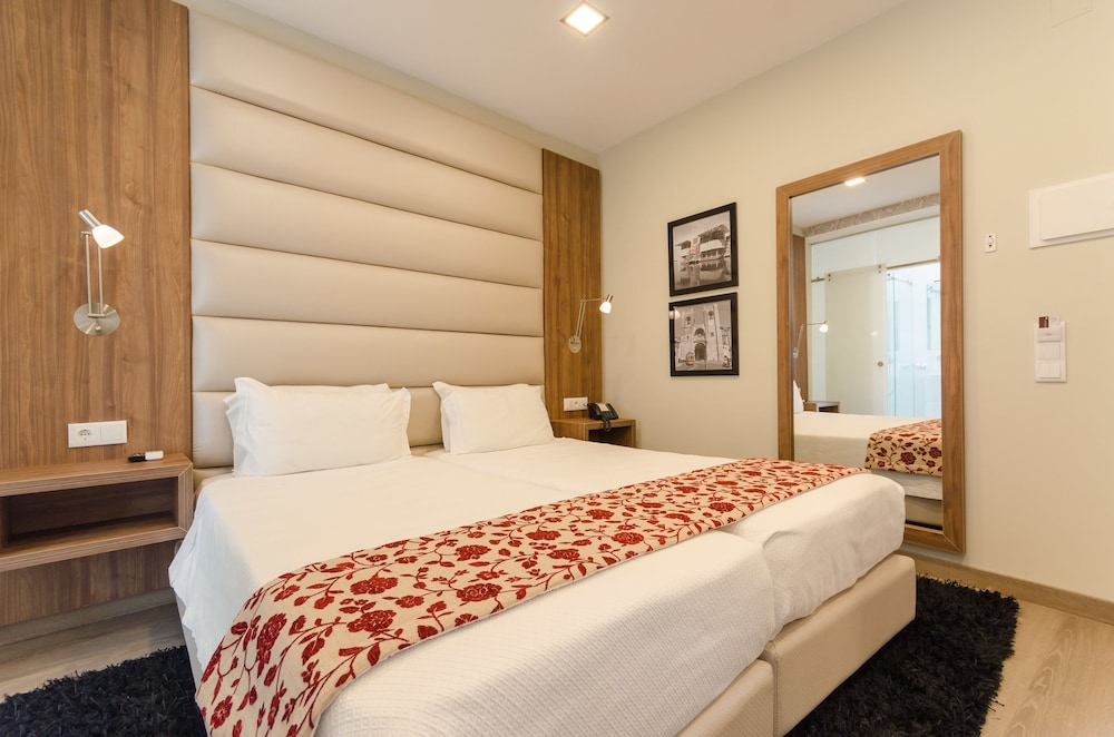 Hotel Borges Chiado — Hotel rooms in Lisbon, Lisboa
