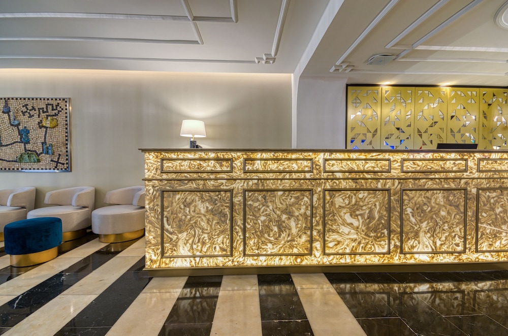 Hotel Borges Chiado — Hotel building in Lisbon, Lisboa