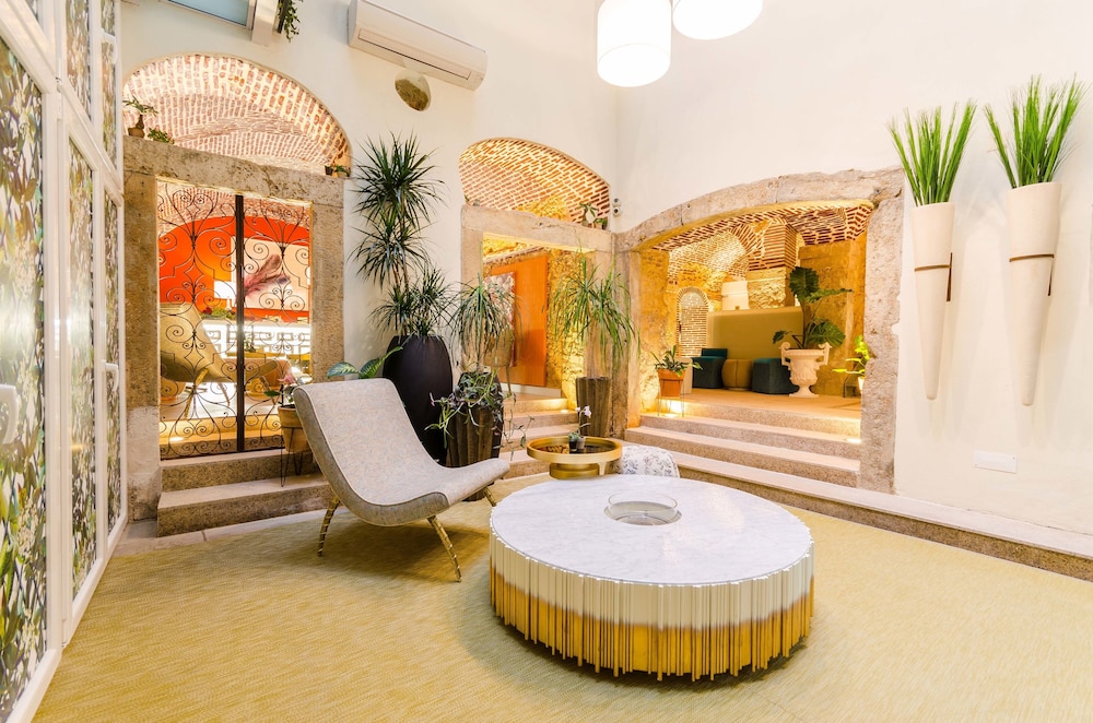 Hotel Borges Chiado — Hotel building in Lisbon, Lisboa