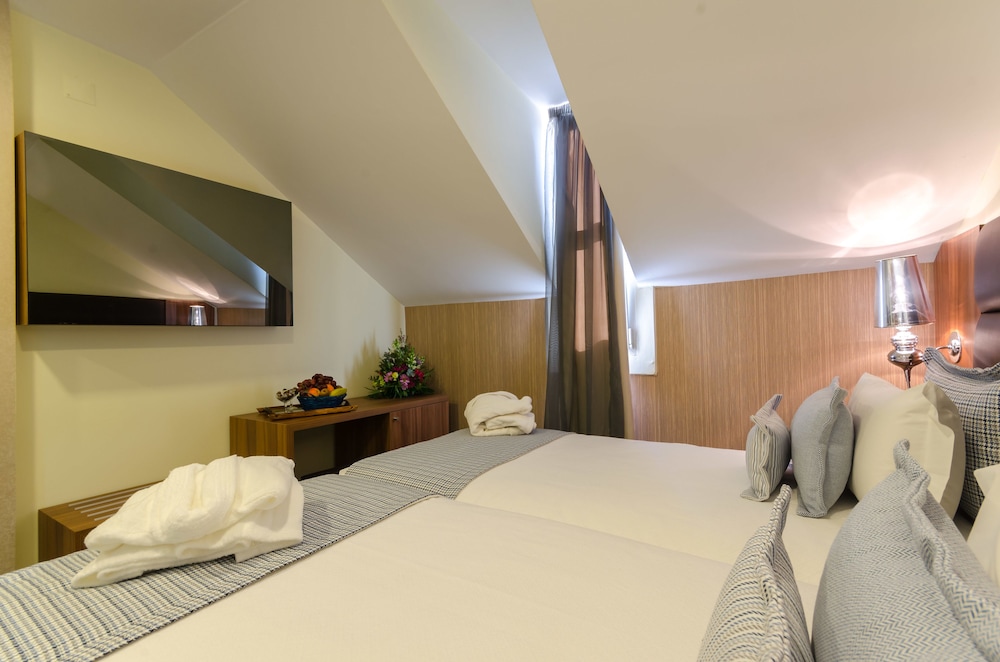 Hotel Borges Chiado — Hotel rooms in Lisbon, Lisboa