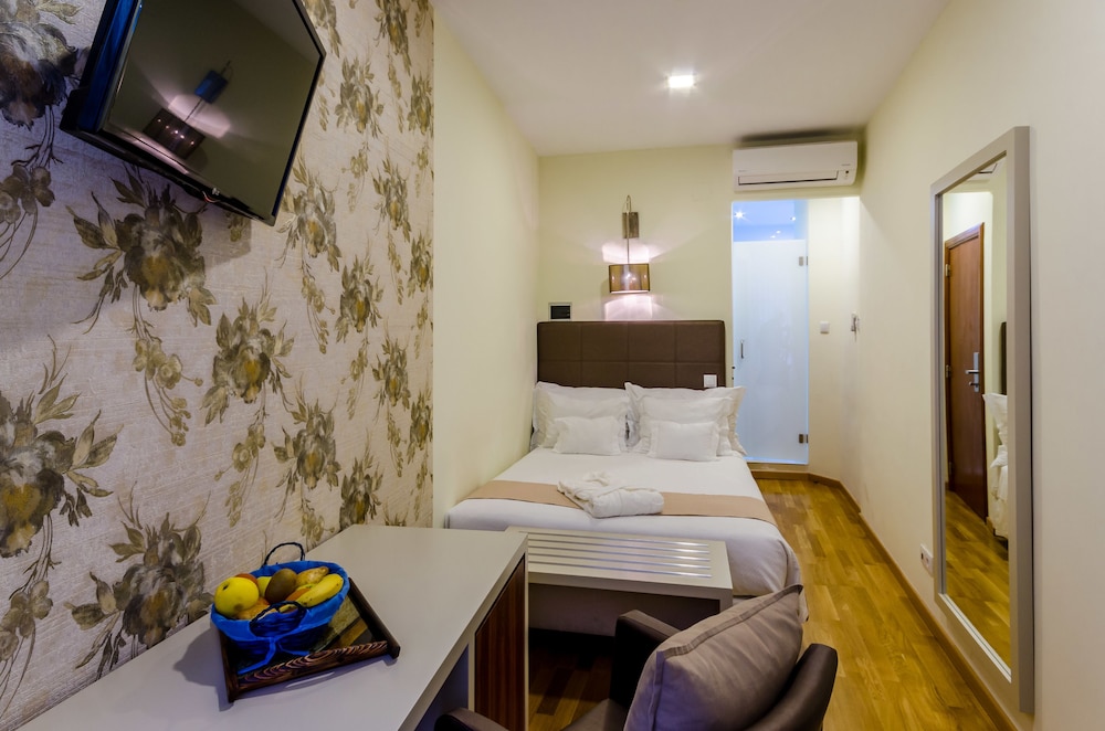 Hotel Borges Chiado — Hotel rooms in Lisbon, Lisboa