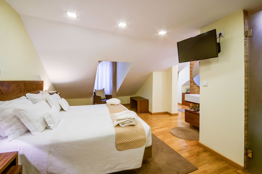 Hotel Borges Chiado — Hotel rooms in Lisbon, Lisboa