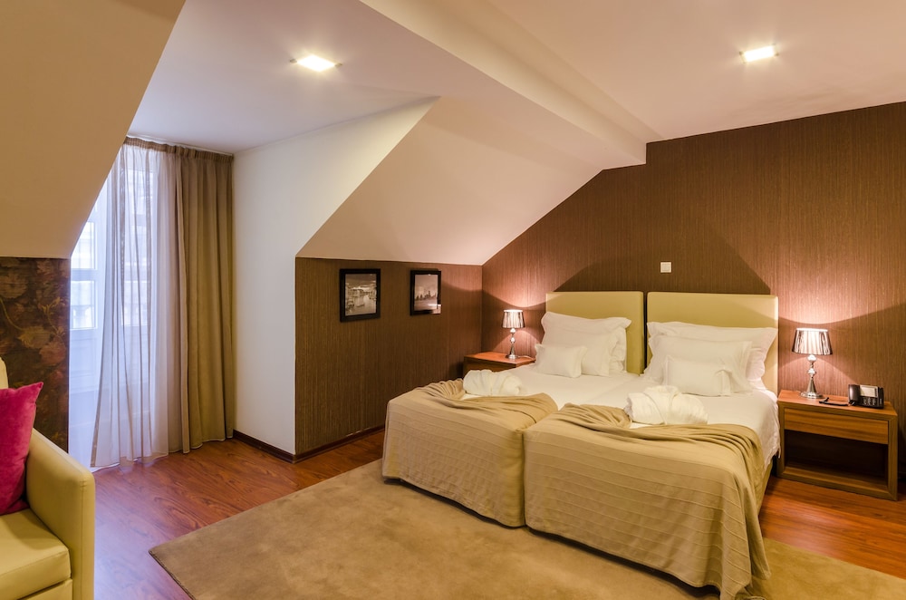 Hotel Borges Chiado — Hotel rooms in Lisbon, Lisboa
