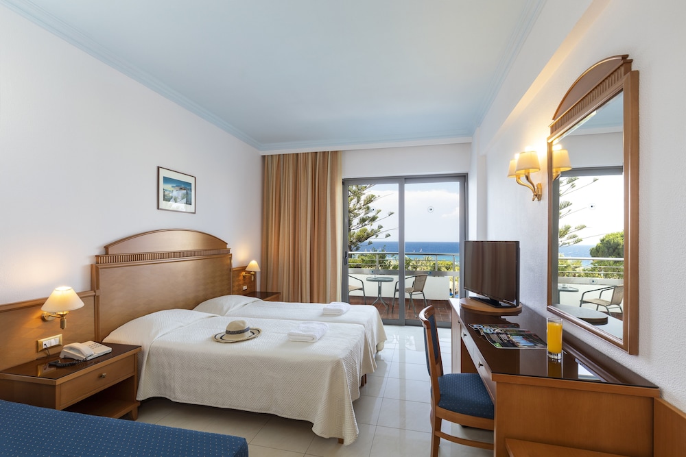 Blue Horizon Hotel — Hotel rooms in Ialyssos, South Aegean