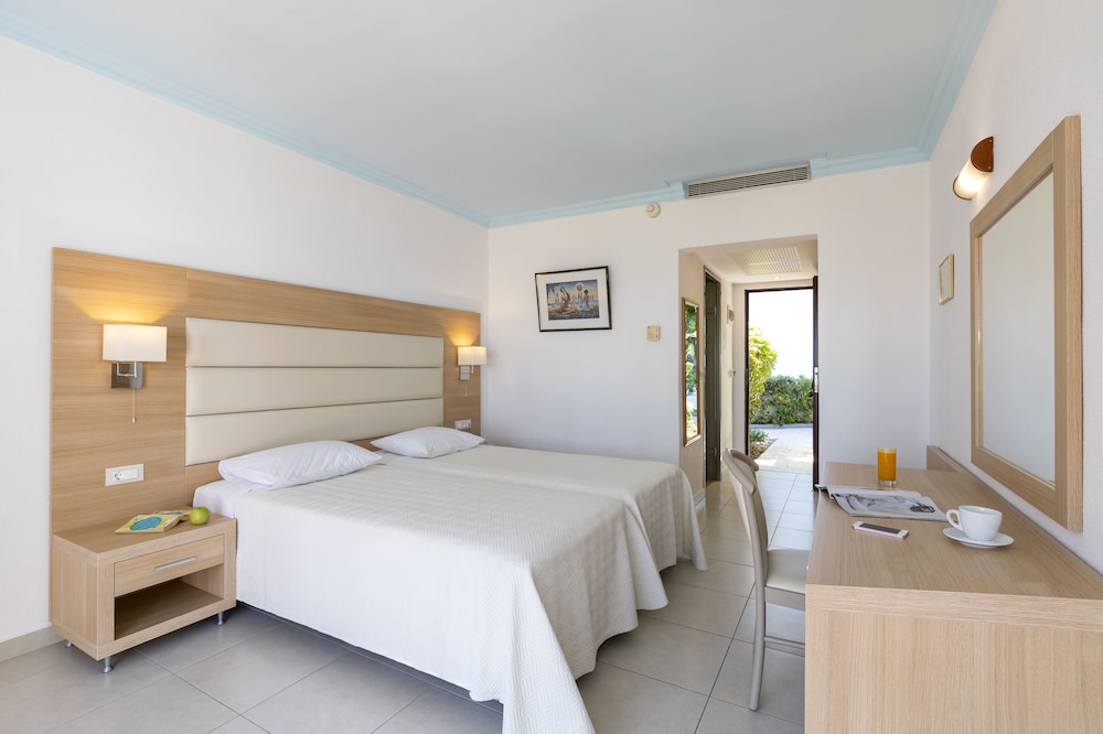 Blue Horizon Hotel — Hotel rooms in Ialyssos, South Aegean