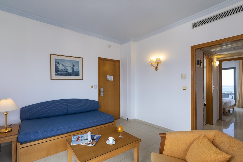 Blue Horizon Hotel — Hotel rooms in Ialyssos, South Aegean