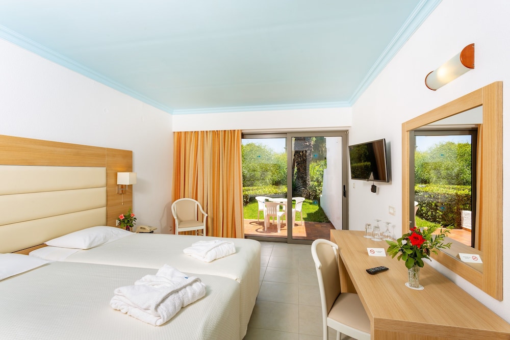 Blue Horizon Hotel — Hotel rooms in Ialyssos, South Aegean