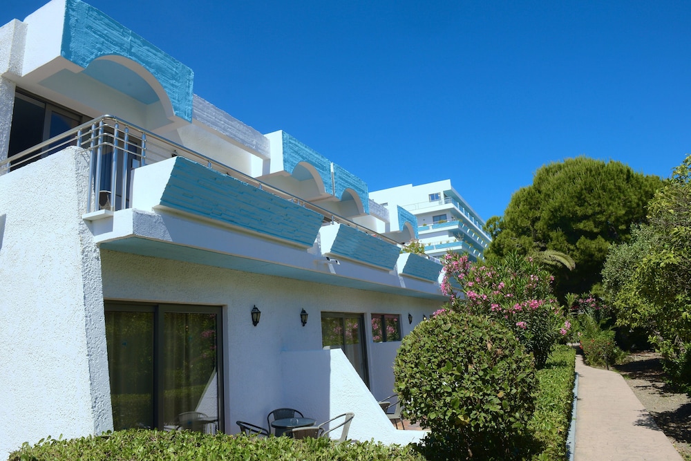 Blue Horizon Hotel — Hotel building in Ialyssos, South Aegean