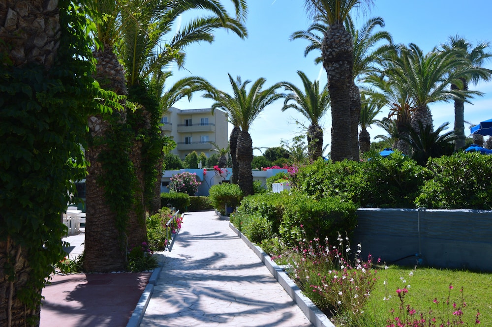Blue Horizon Hotel — Hotel building in Ialyssos, South Aegean