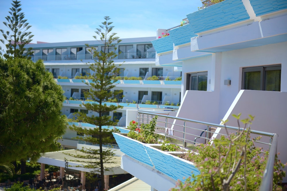 Blue Horizon Hotel — Hotel building in Ialyssos, South Aegean