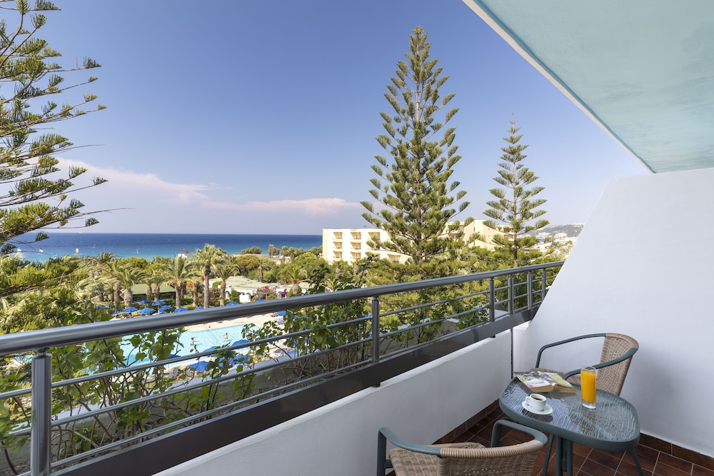 Blue Horizon Hotel — Hotel rooms in Ialyssos, South Aegean