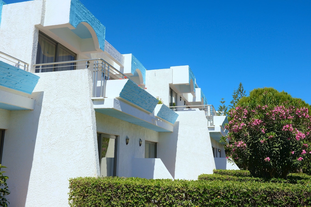 Blue Horizon Hotel — Hotel building in Ialyssos, South Aegean