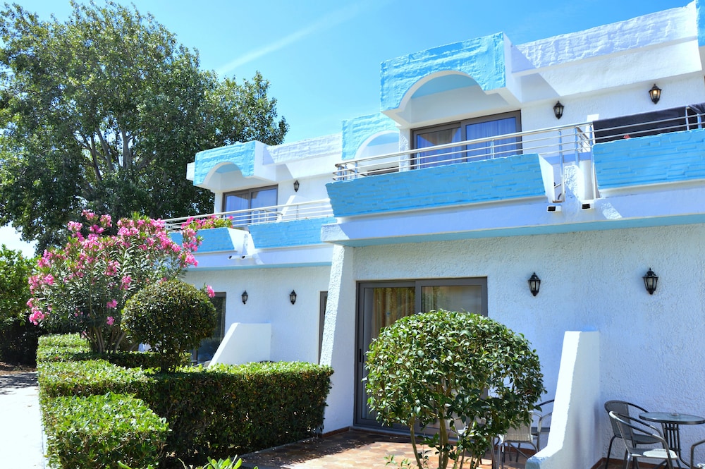Blue Horizon Hotel — Hotel building in Ialyssos, South Aegean