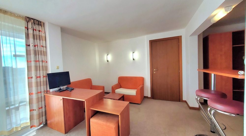 Hotel Fenix — Hotel rooms in Sunny Beach, Burgas Region