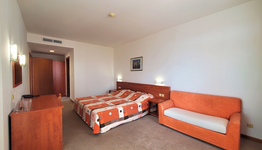 Hotel Fenix — Hotel rooms in Sunny Beach, Burgas Region