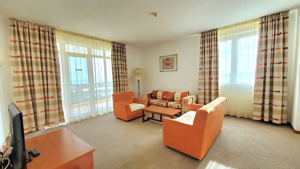 Hotel Fenix — Hotel rooms in Sunny Beach, Burgas Region